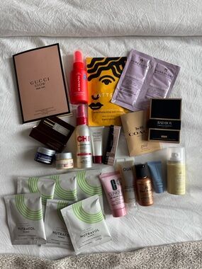 ❗️SOLD❗️Assorted Beauty Sample Lot